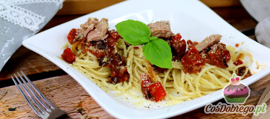 Przepis na Spaghetti z tuńczykiem w sosie pomidorowym